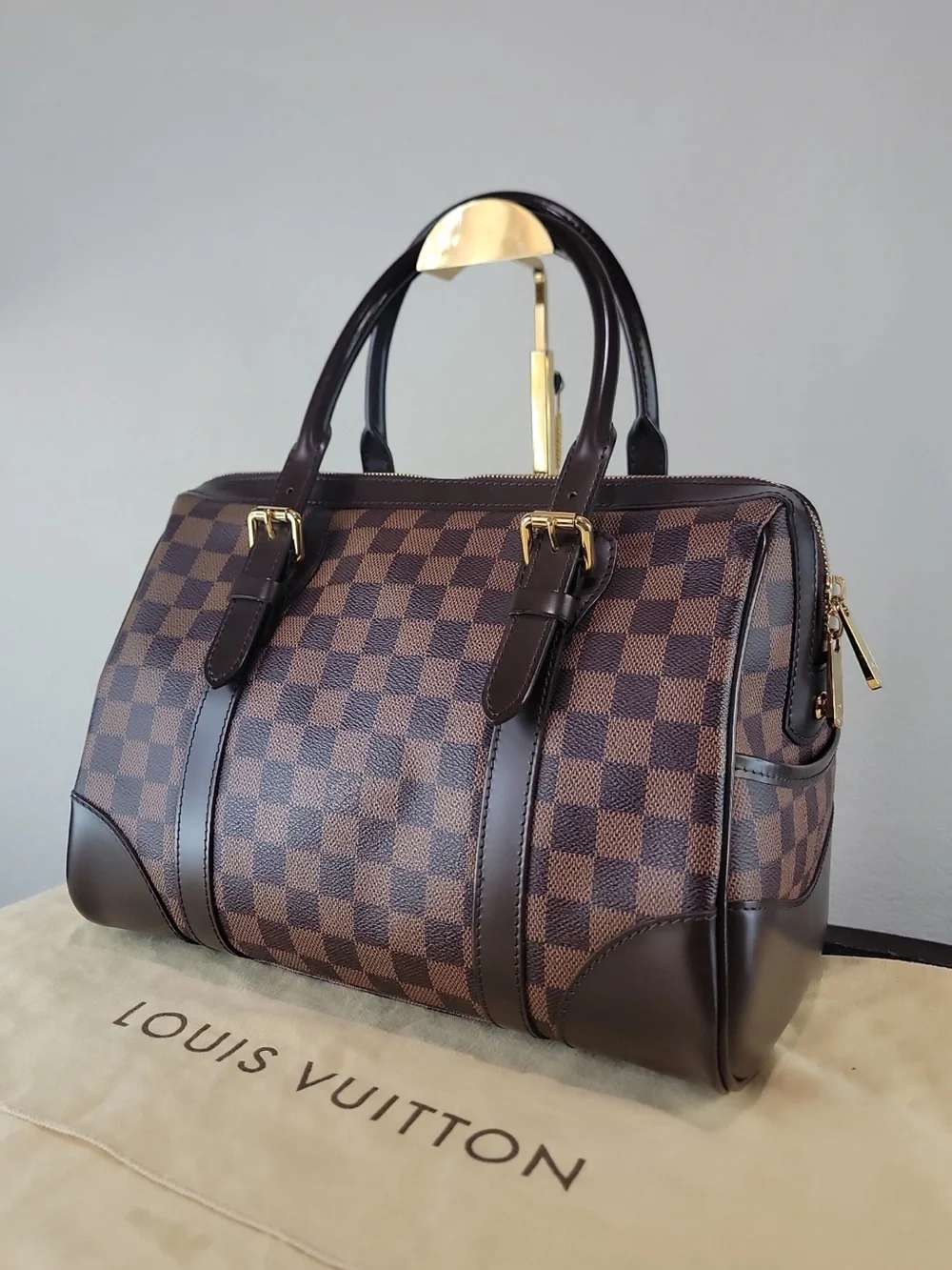 •LOUIS VUITTON• damier ebene berkeley handbag
